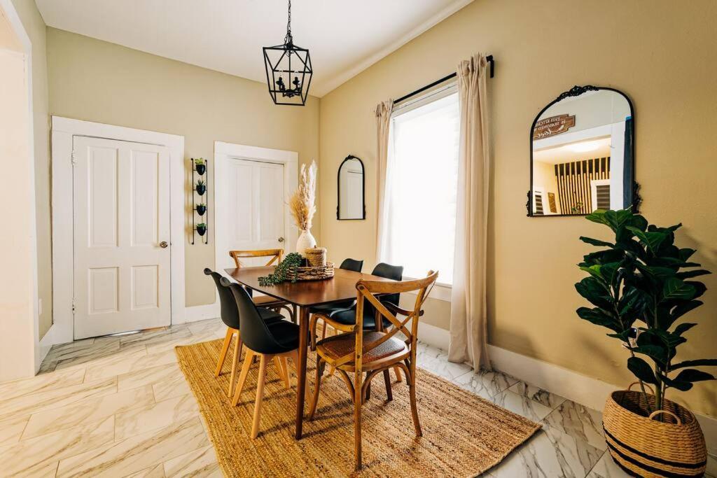 Close To Downtown San Antonio,Tx With Private Backyard And Firepit Buitenkant foto